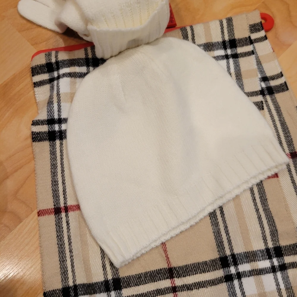 Croft & Barrow Plaid Scarf White Hat and Glove Set New